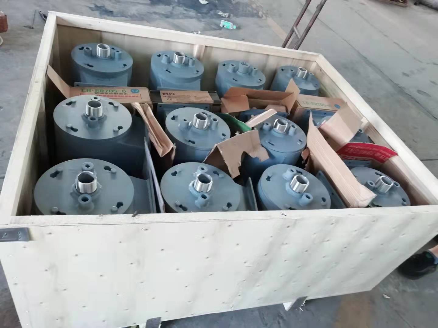 洛陽(yáng)雙睿窯爐節能技術(shù)有限公司  燃氣燒嘴 36套.jpg